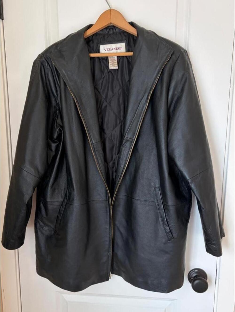 Veranesi black leather jacket with gorgeous quilted lining. Zipper front